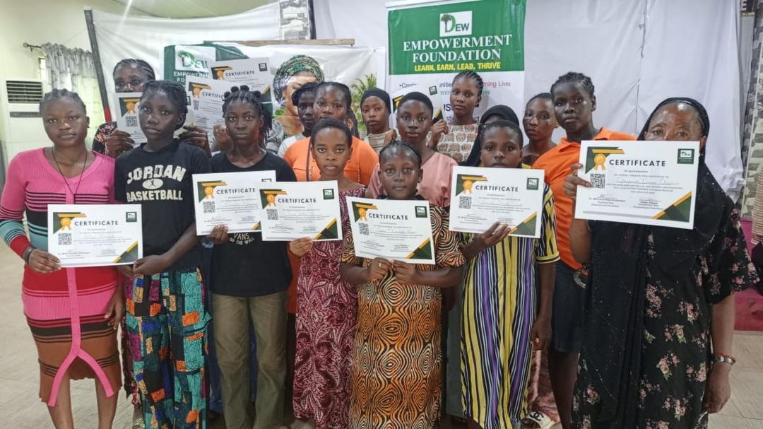 Enterprise Hub participants displaying their certificates together